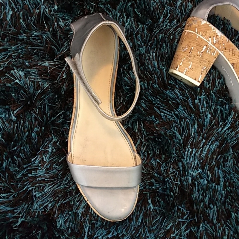 Heels - Picture 3 of 3